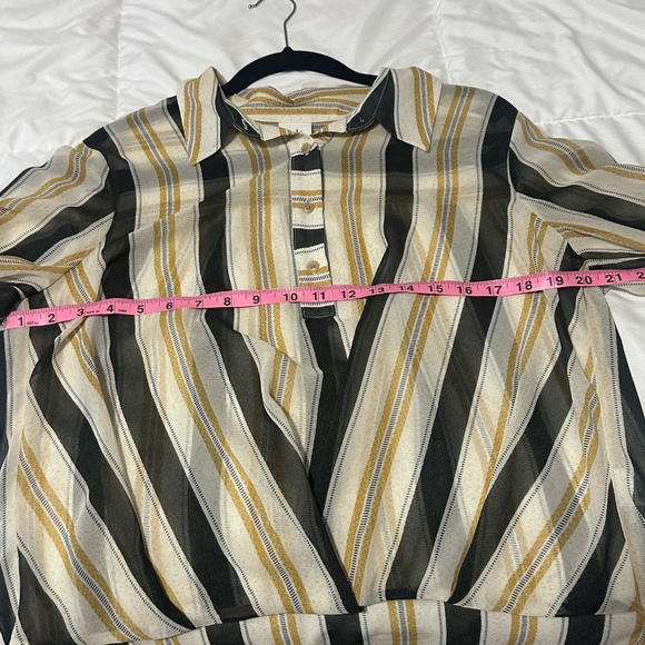 Cabi Caliber Blouse - Picture 2 of 4